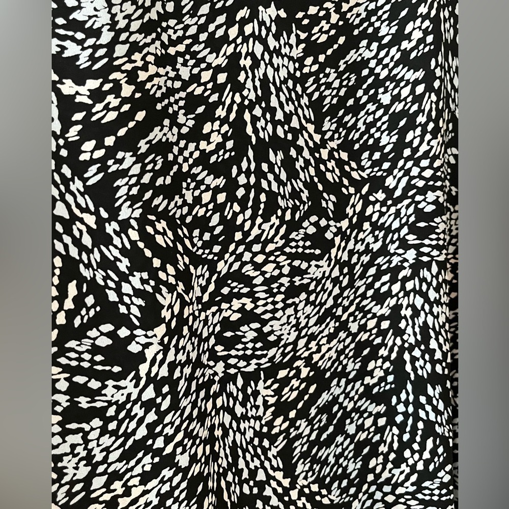 LUSH Black & White 3/4 Sleeve Polyester Blouse Women’s Size Medium - Picture 3 of 16